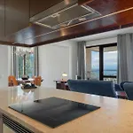 Carlos Apartment