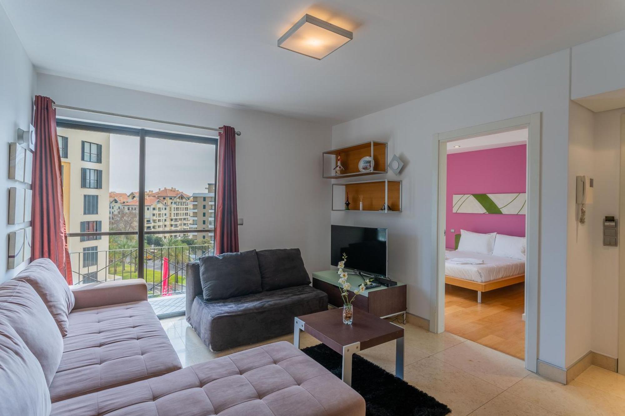 Flh Modern With Balcony *