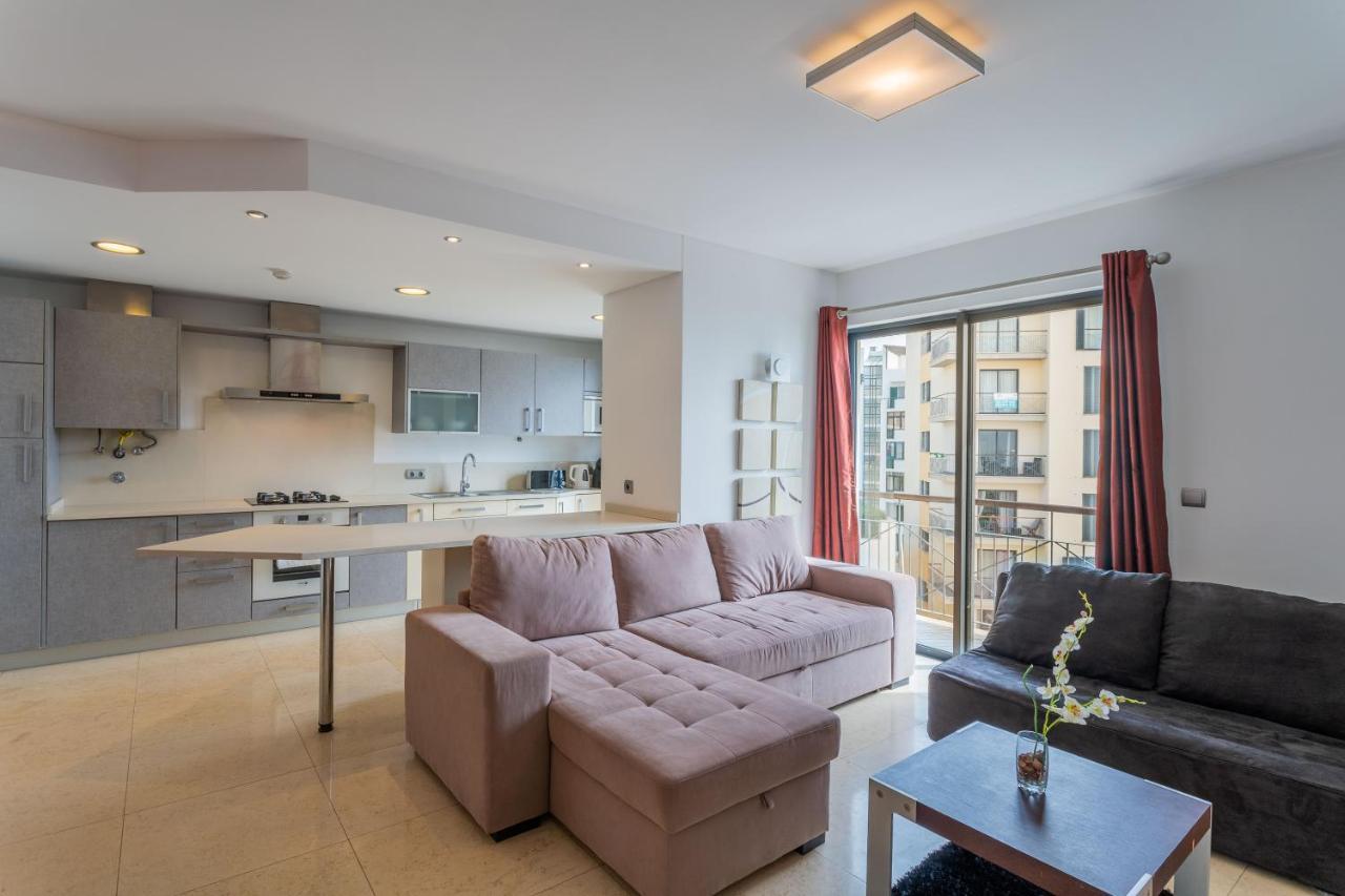 Flh Modern With Balcony *