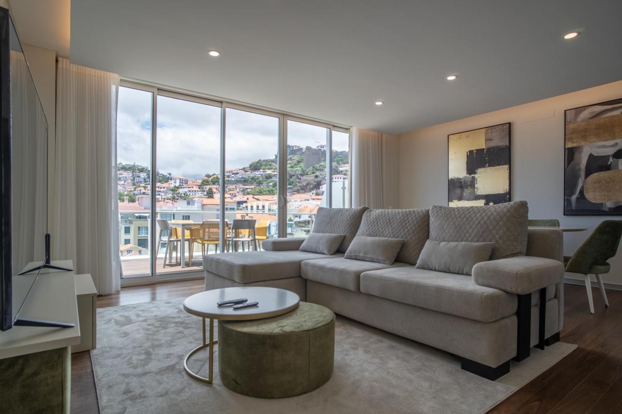 Freemont Apartment *