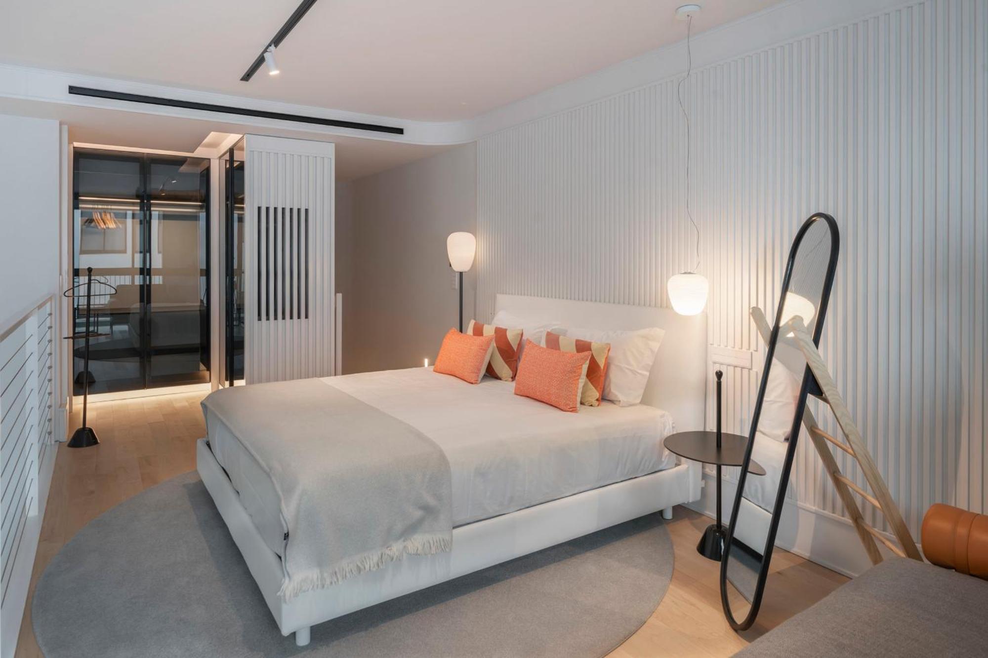 Savoy Insular Loft By An Island Apartment