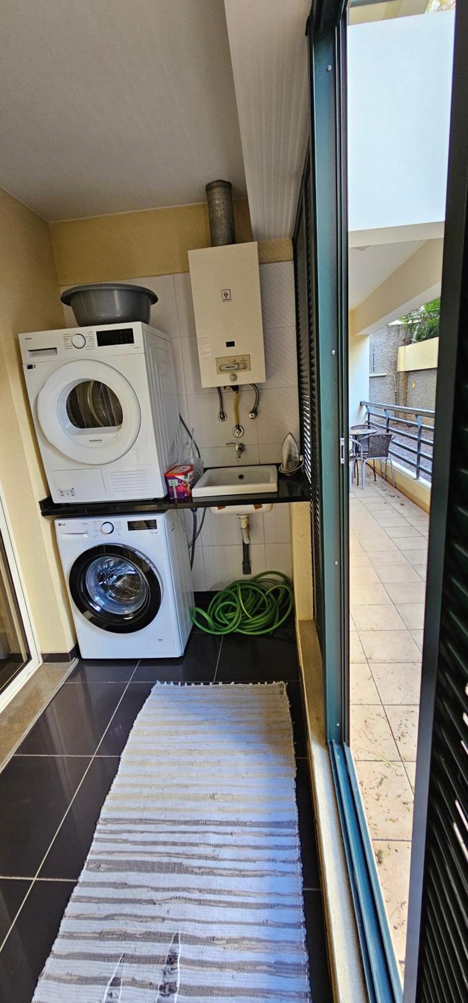 Suncoast V Apartment