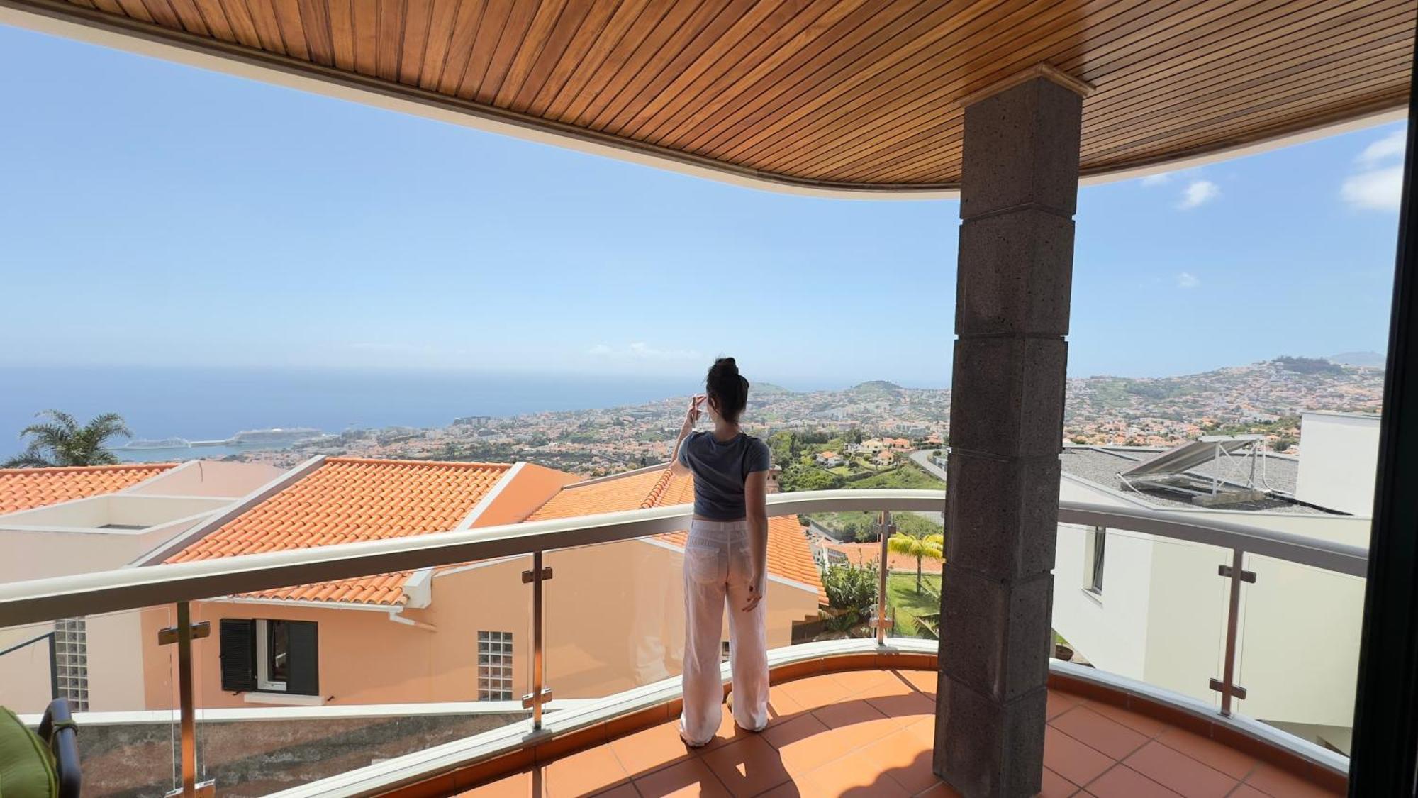 Casa Mollivia - Breath Taking Views Over Funchal (Madeira)