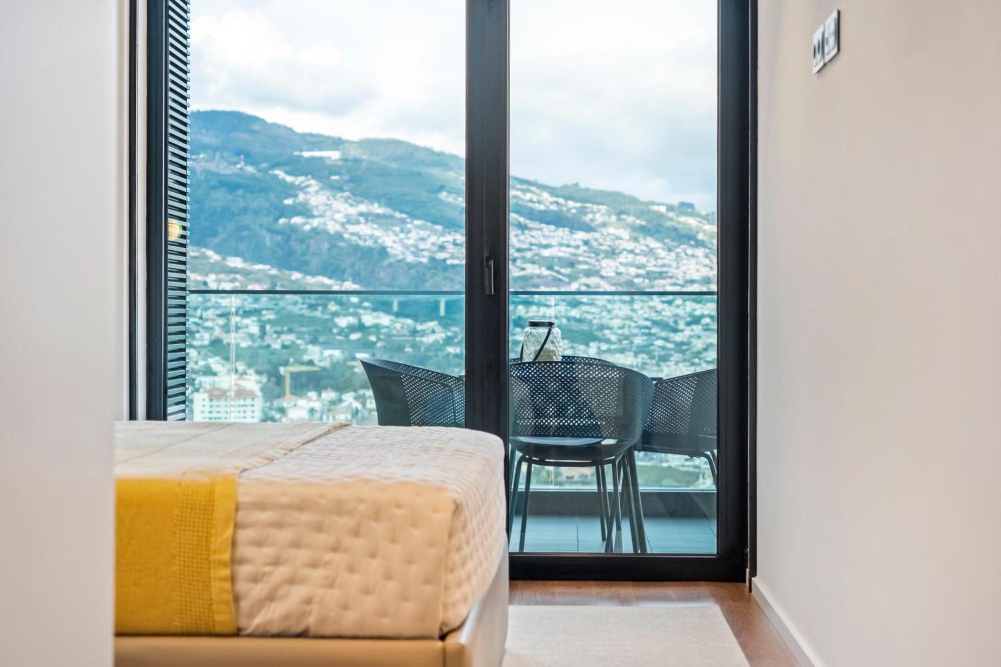 Panoramic Bay And Sea Views - Luxury 3-bed Flat * Funchal (Madeira)