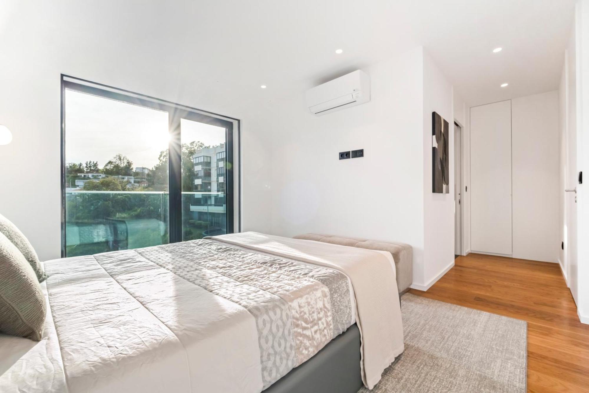 Panoramic Bay And Sea Views - Luxury 3-bed Flat