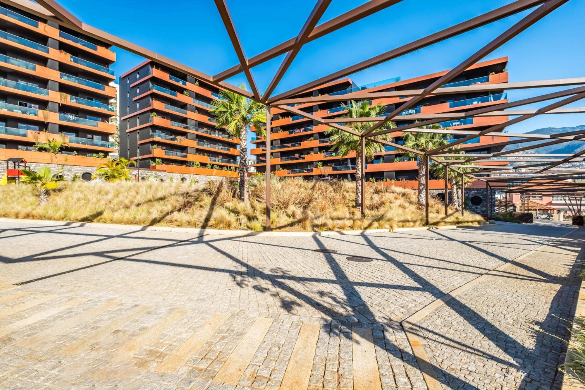 Panoramic Bay And Sea Views - Luxury 3-bed Flat * Funchal (Madeira)