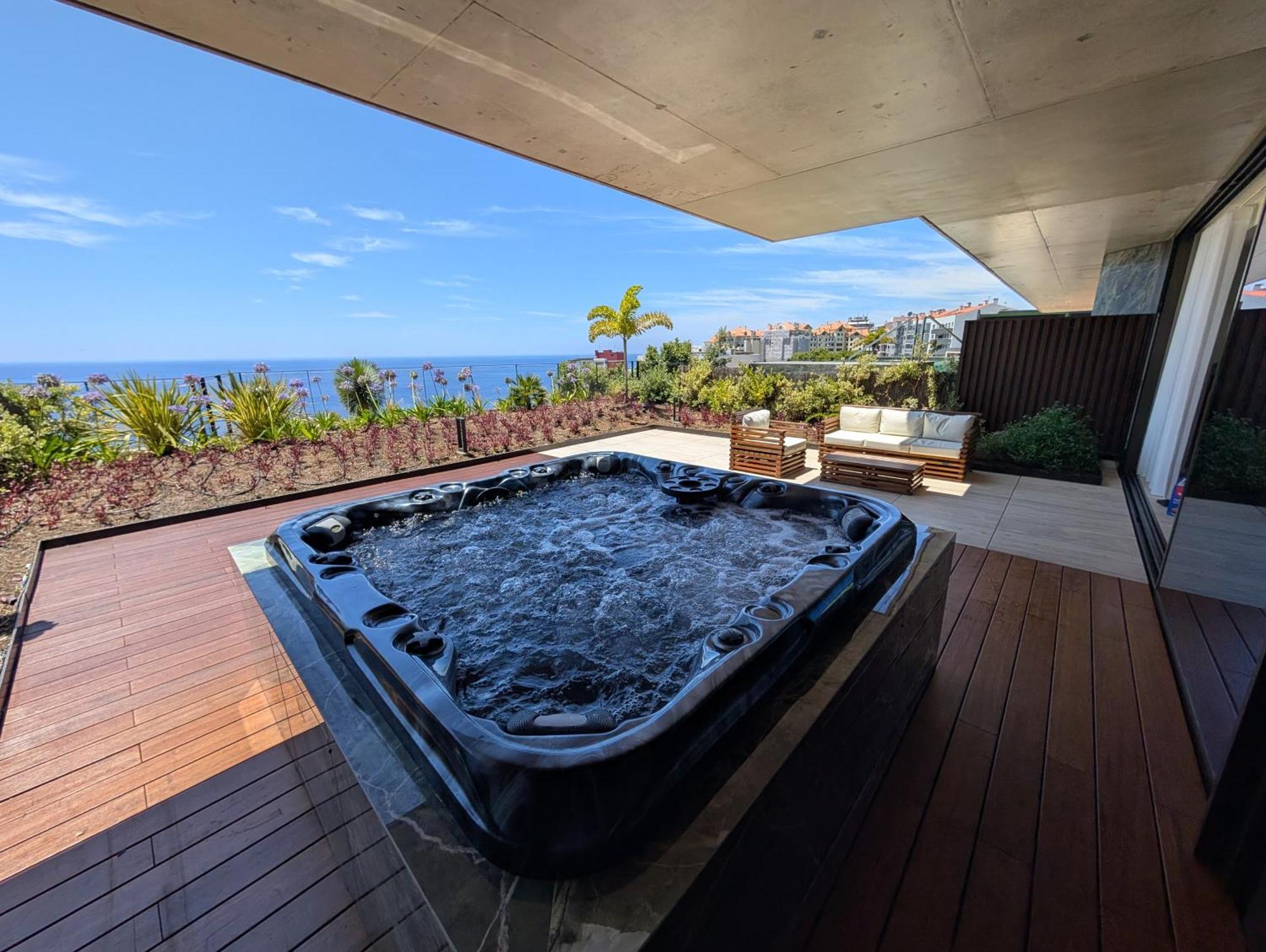 Savoy One Bedroom With Jaccuzzi - Style And Sophistication