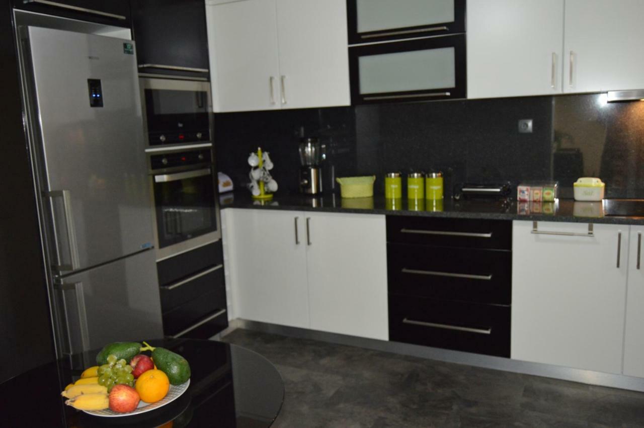 House In With Panoramic View 2-6