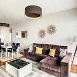 Alameda Apartment By Lovelystay