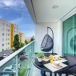 Alameda Apartment By Lovelystay