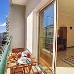 Theos Apartment By Lovelystay