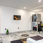 Bse15 Apartments 2F, A Home In Madeira