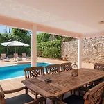 Great Family Villa In Funchal
