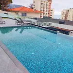 Funchal Infinito Azul - Moderno Elegante Com Piscina