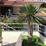 Studio Flat With Pool