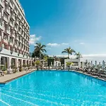 Deluxe Suites At Gardens