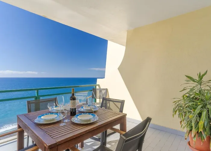 Honey Apartment On The Beach With Pool