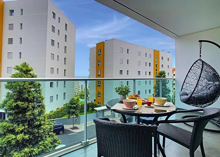 Alameda Apartment By Lovelystay