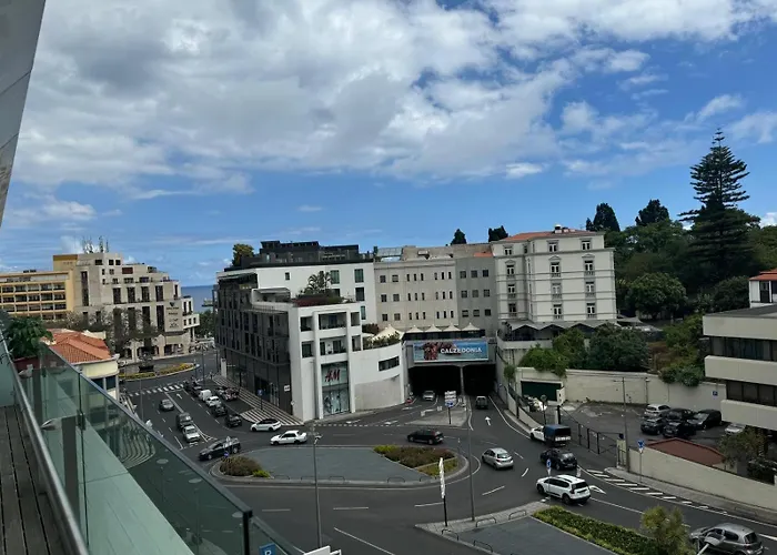 Funchal Next Corner Plaza