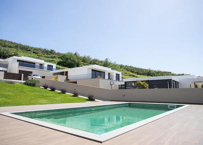 Dori\'S Modern Retreat By Tmlc