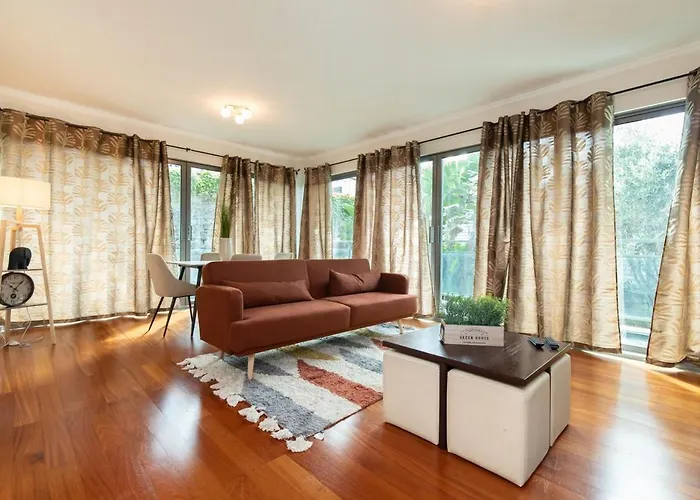 Monumental Garden Loft