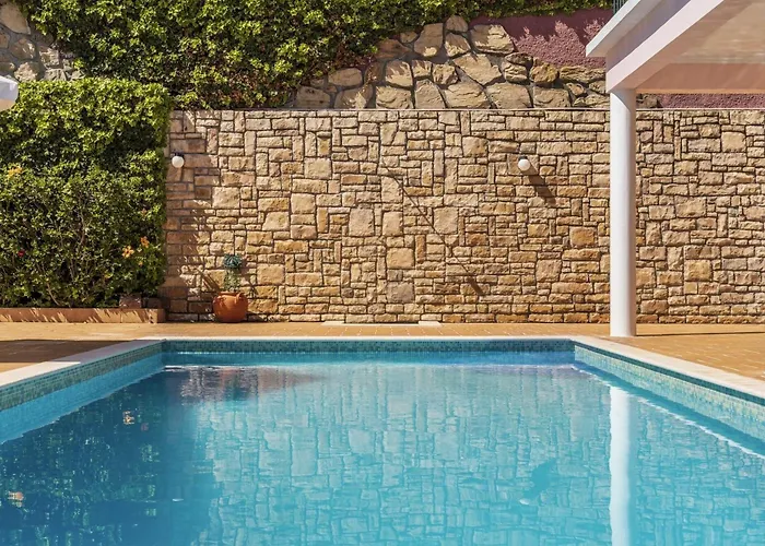 Great Family Villa In Funchal