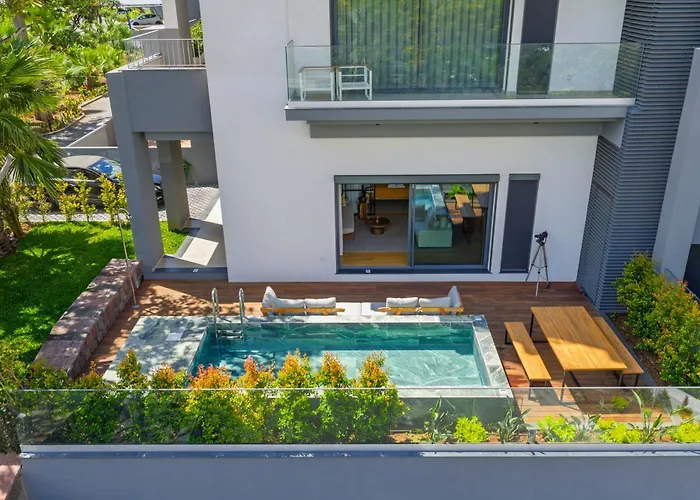 Acqua - Private Swimming Pool