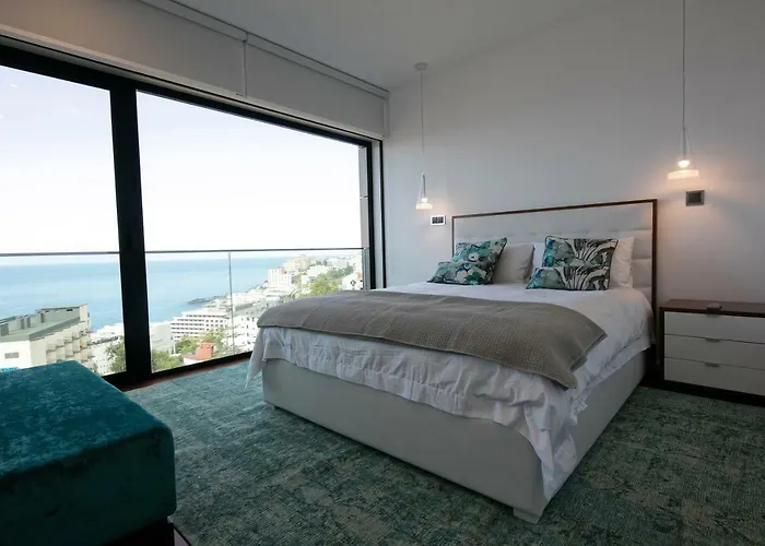 Spacious Luxury Holiday Apartment With A Great View, Funchal, Free Wifi And Parking