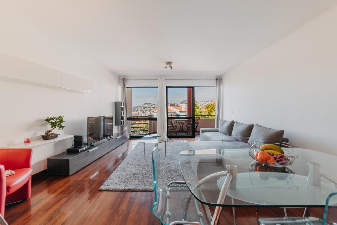 Apartment Lounge