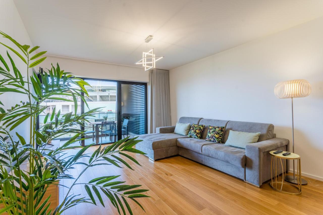 Flh Balcony Flat With Pool Apartment