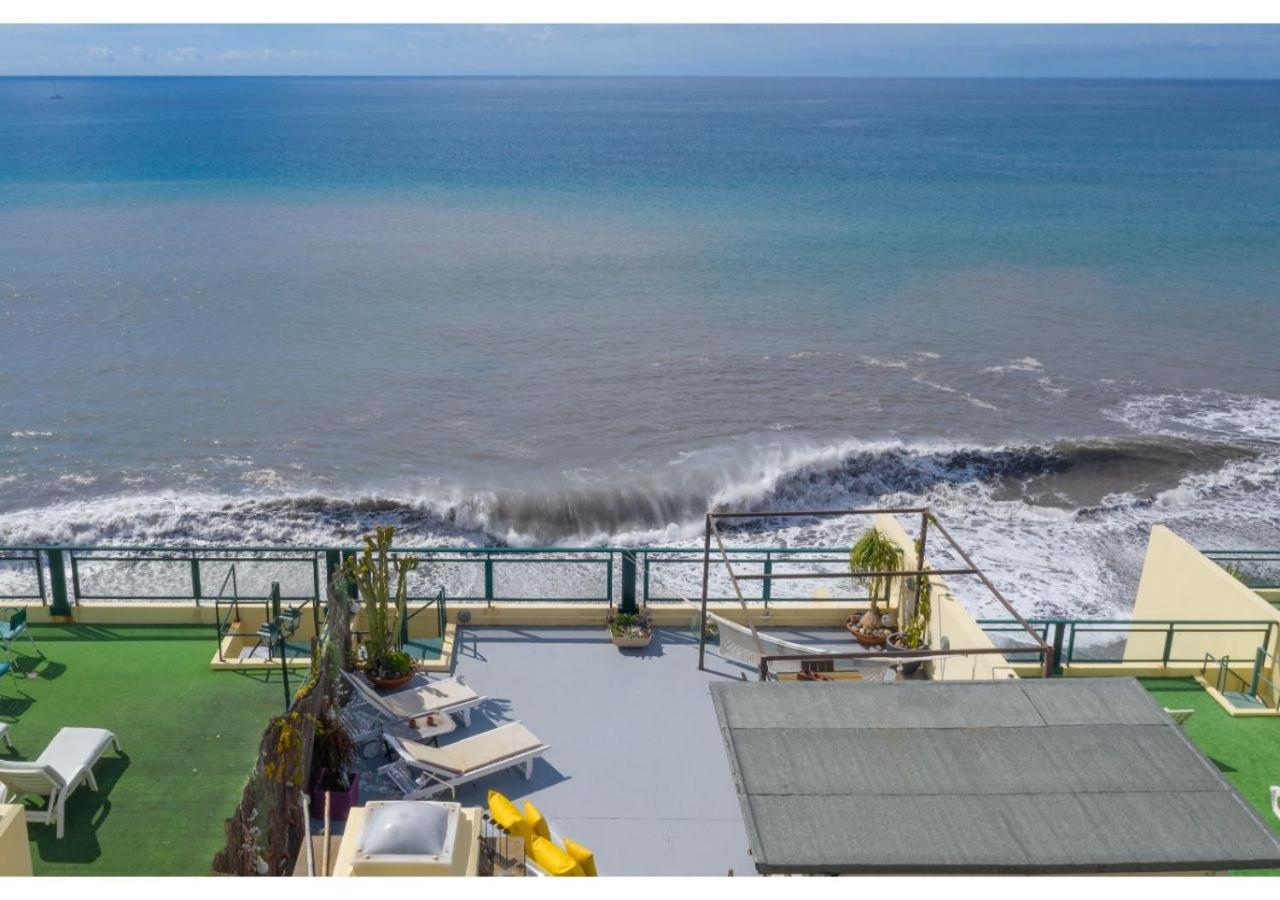 Honey On The Beach With Pool * Funchal (Madeira)