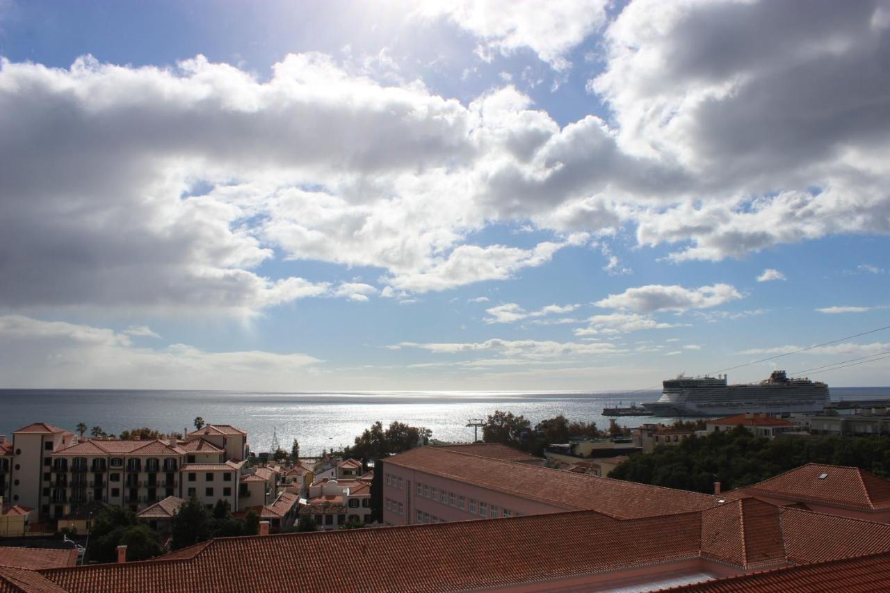 Apartment D - Your With Breathtaking Views Funchal (Madeira)