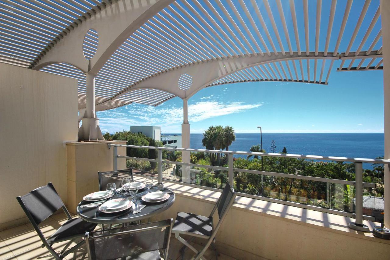 Oceanside Terrace By Madeira * Funchal (Madeira)