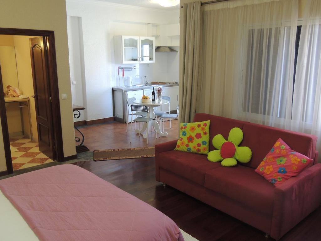 Apartment Studio Flat With Pool