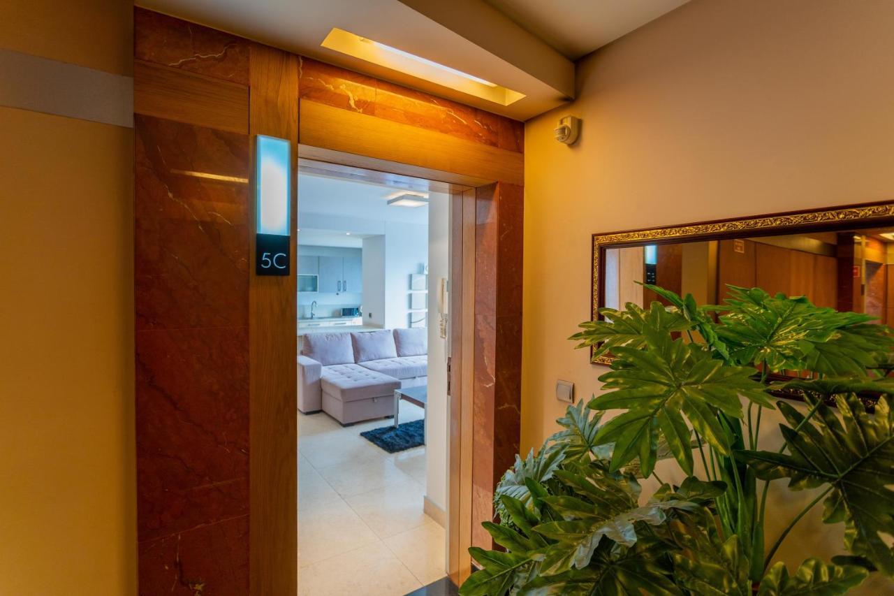 Flh Modern With Balcony