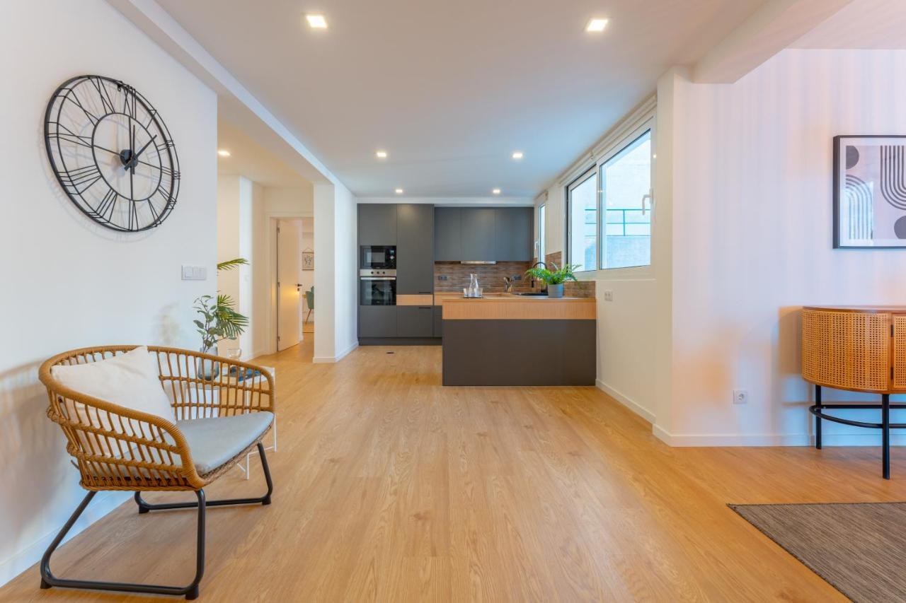 Flh Spacious With Balcony *