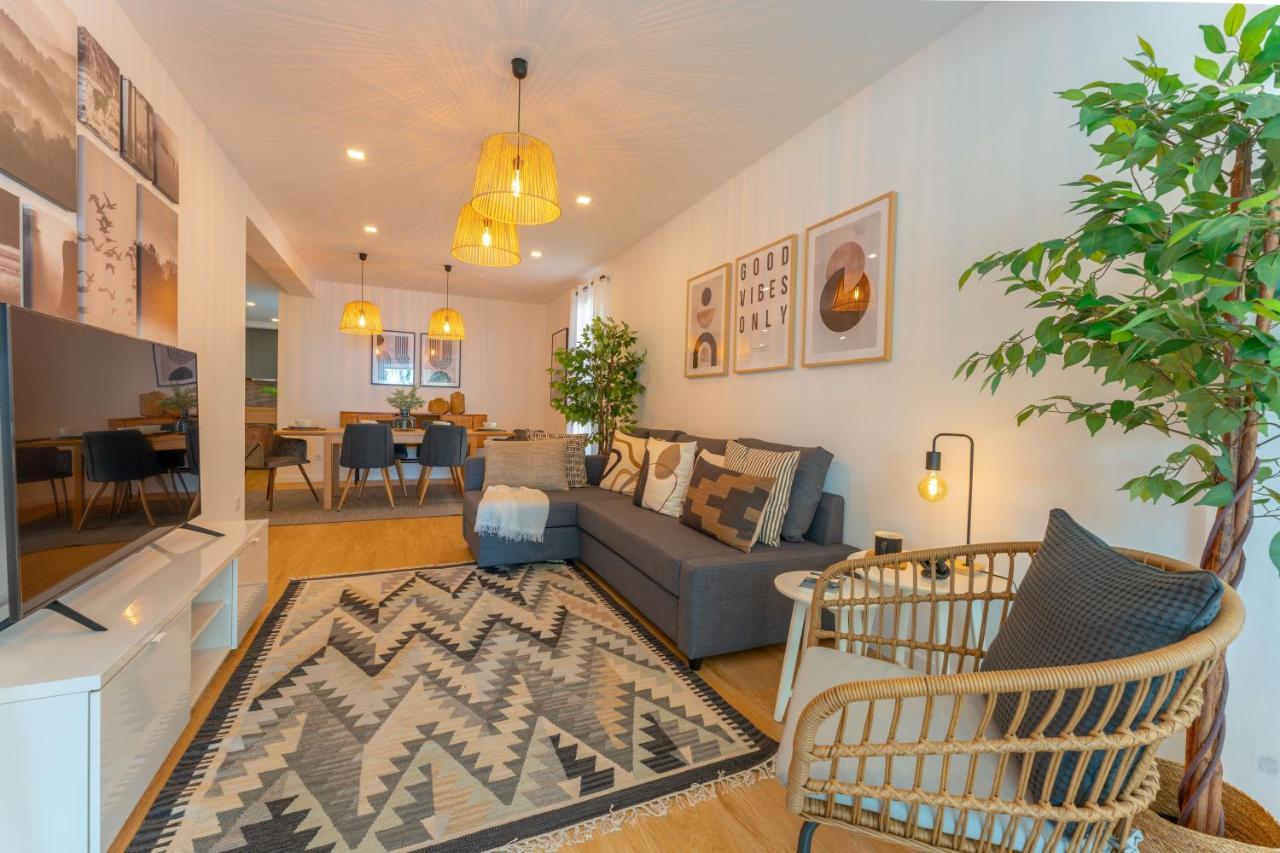 Flh Spacious With Balcony Apartment