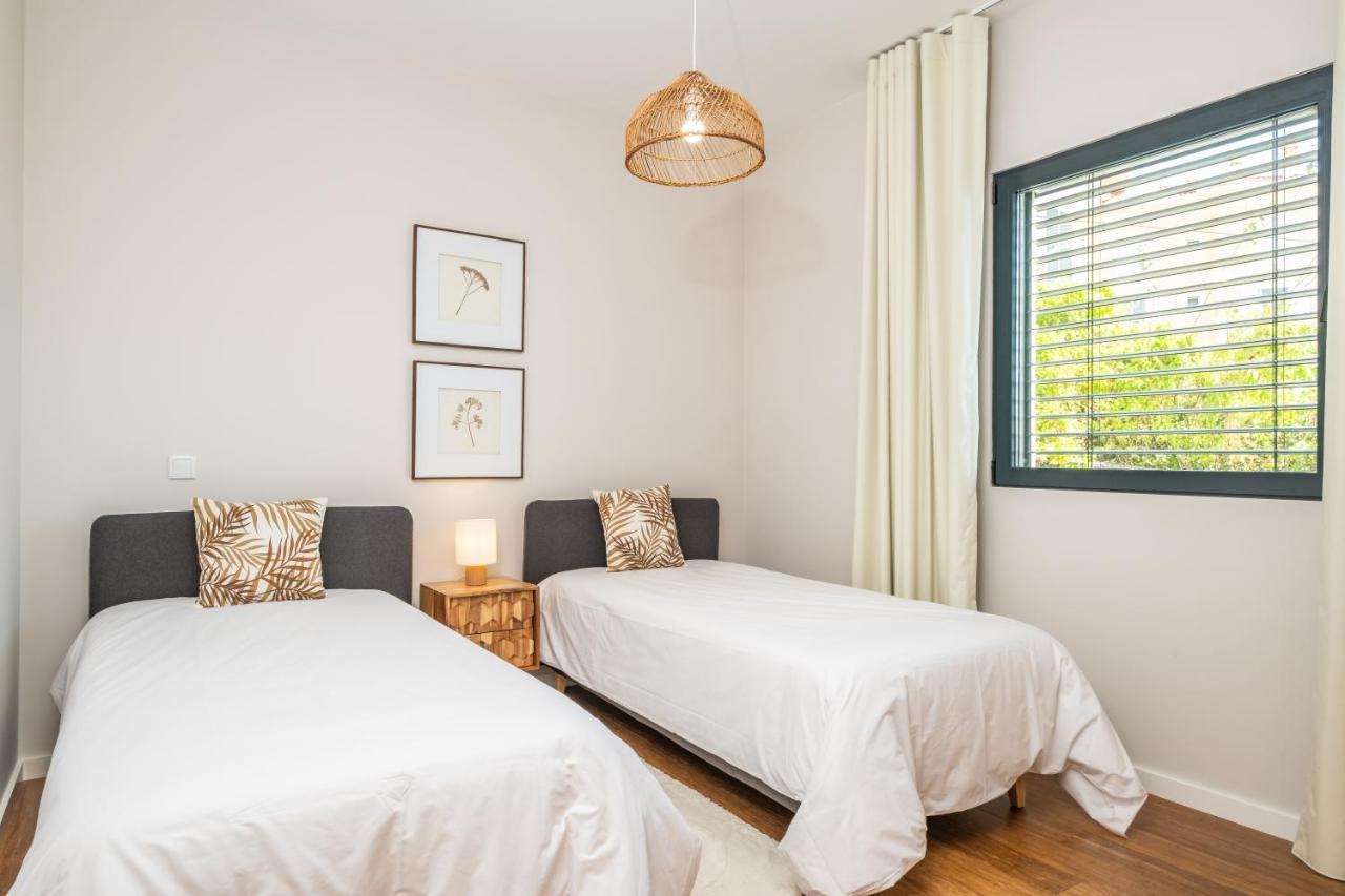 Apartamento With Ocean View And Parking Funchal (Madeira)
