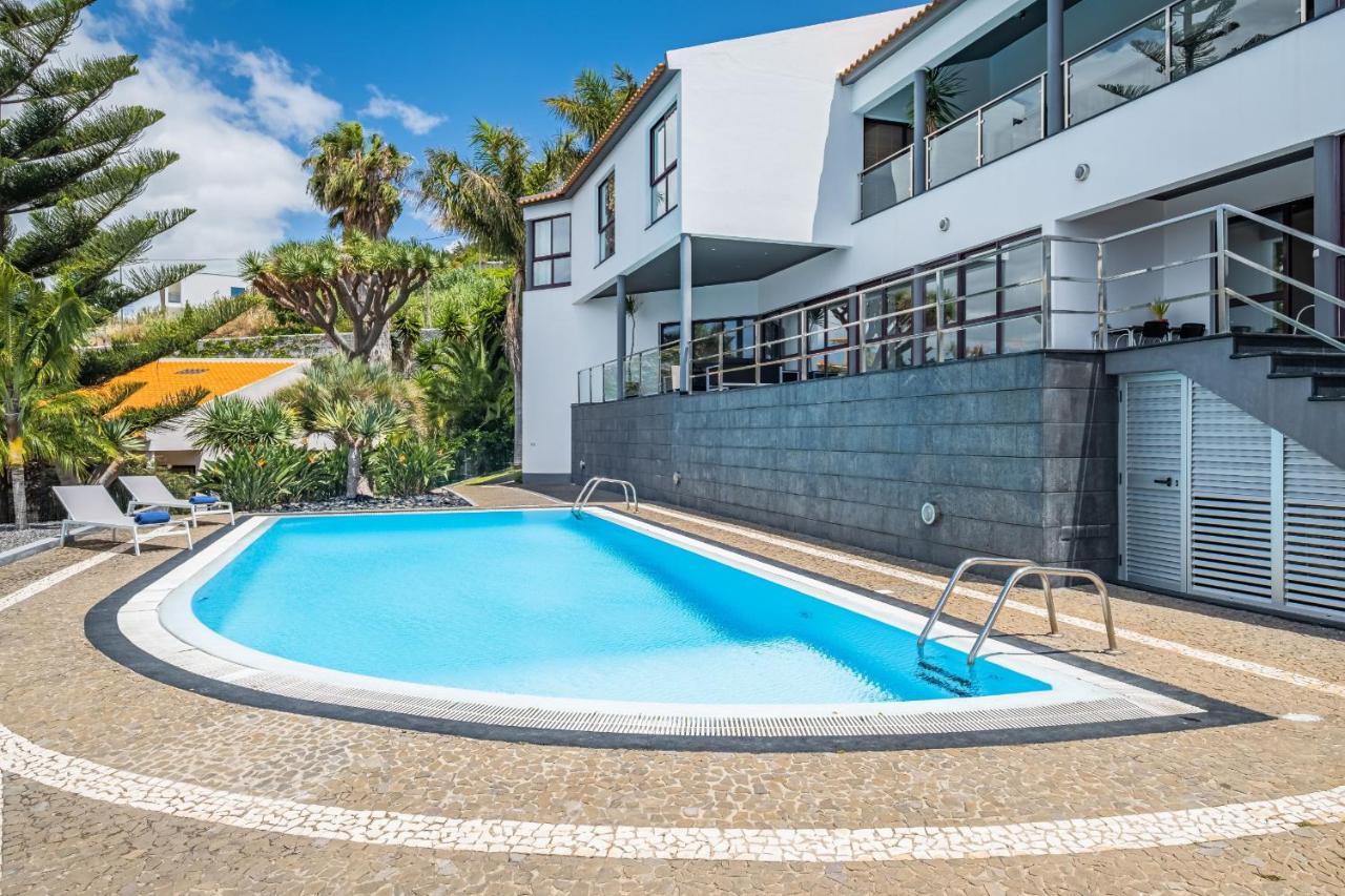 Ample With Pool And Gorgeous Ocean View Vilă *