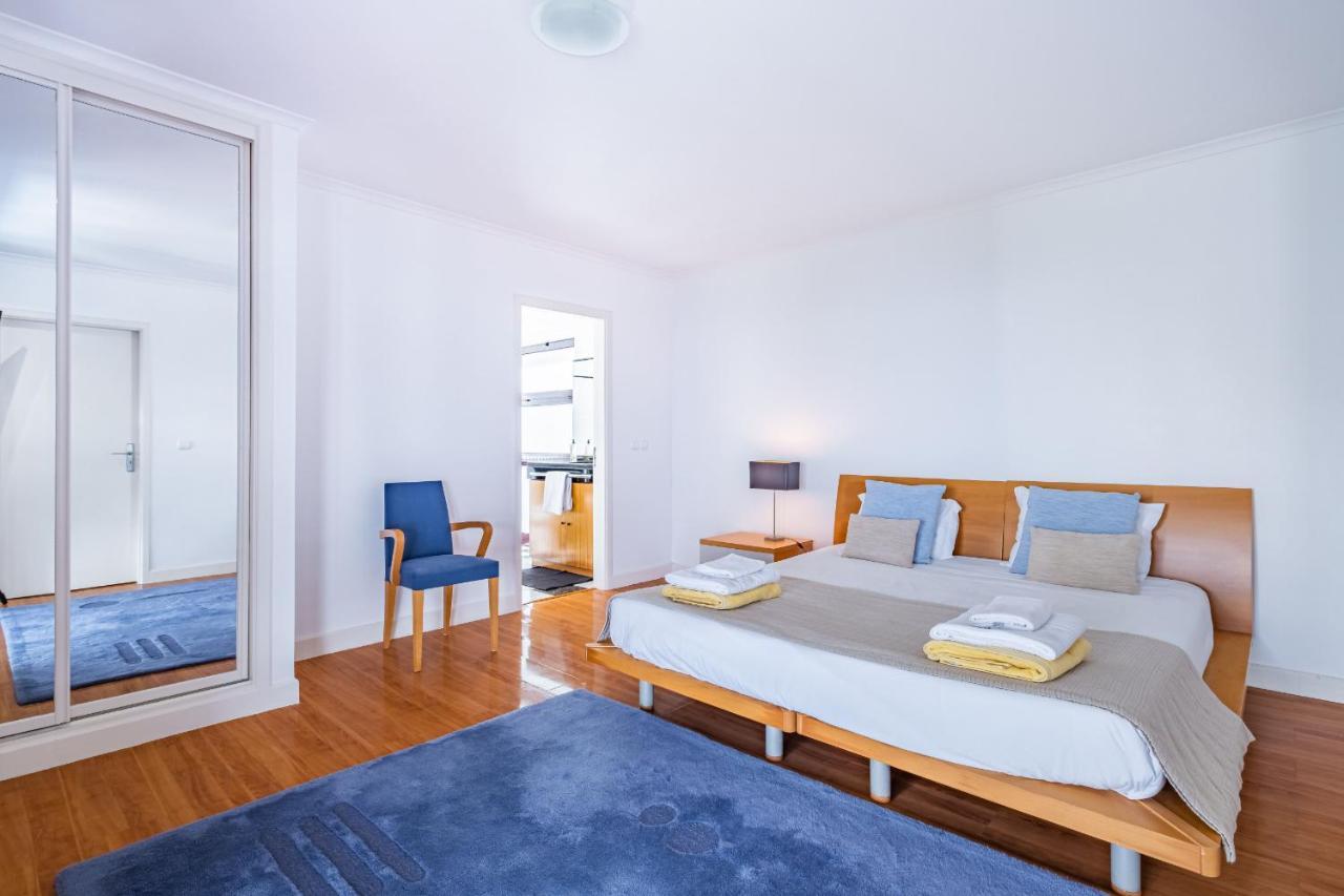 Ample With Pool And Gorgeous Ocean View Vilă