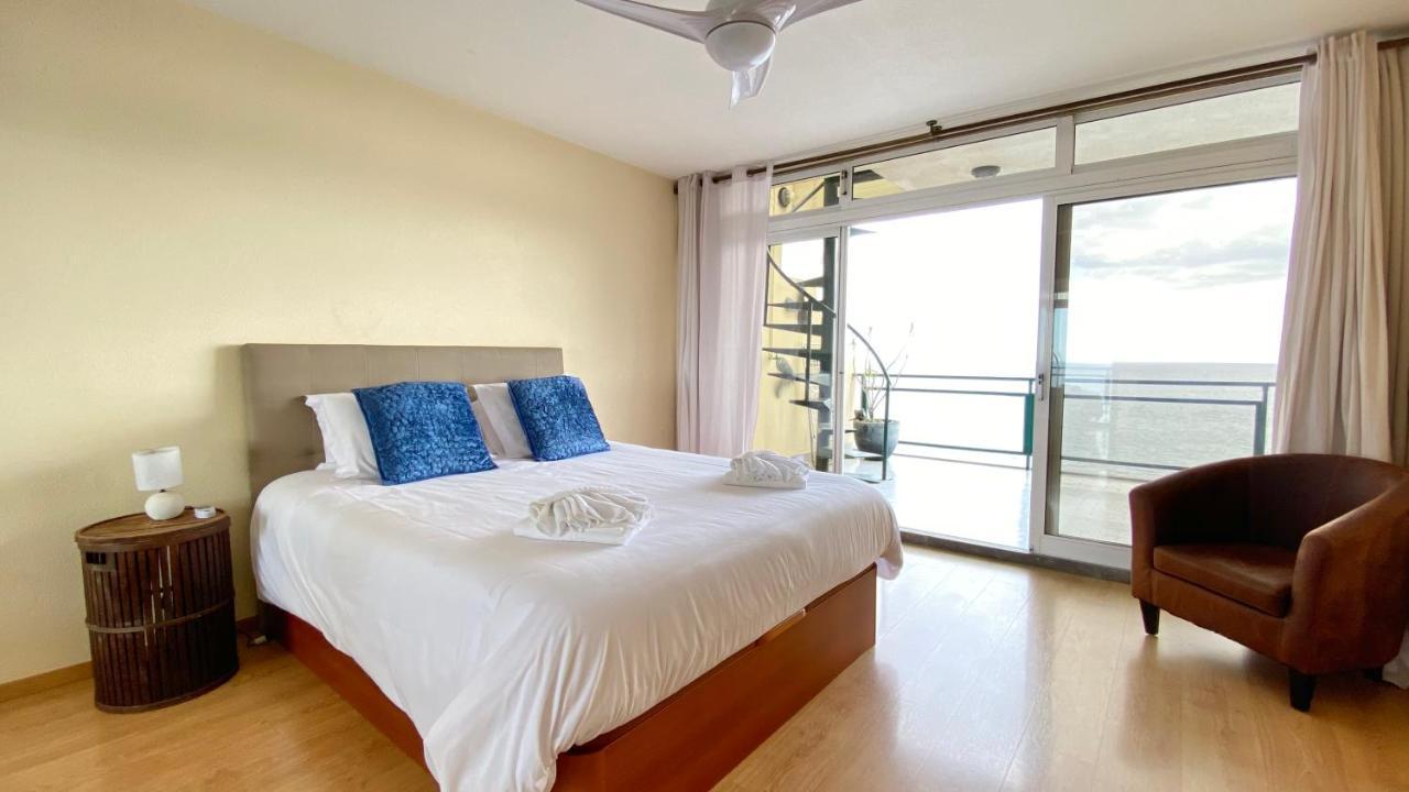 Sea Breeze Beach Penthouse - Praia Formosa Apartment