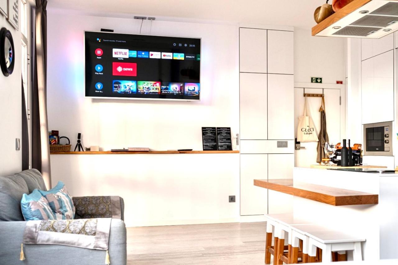 Apartment Cristalia,roof Terrace In Center, Garage, Netflix 75inch Tv Funchal (Madeira)