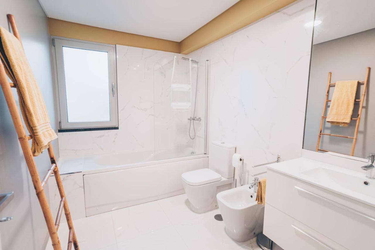 Elephant 2br With Terrace, Side Sea View And Pool Access * Funchal (Madeira)