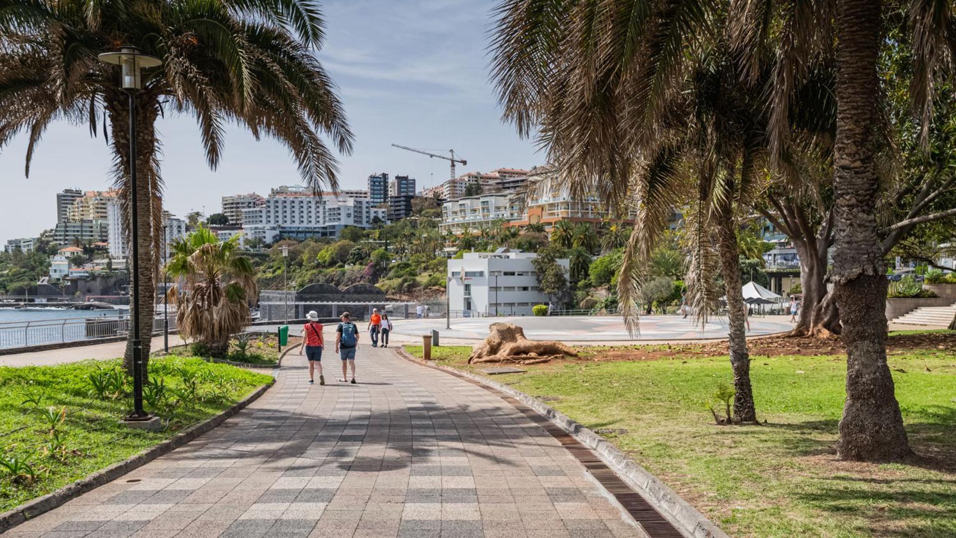 America By Madeira * Funchal (Madeira)