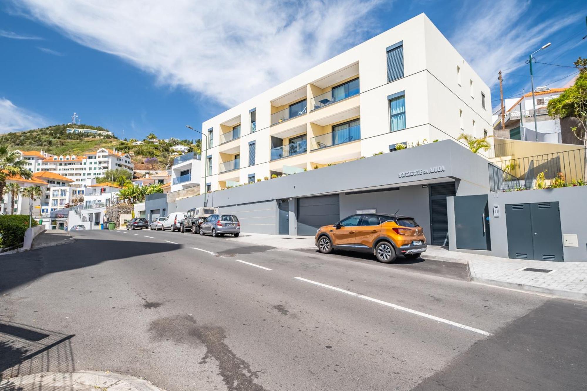 With Ocean View And Parking Apartamento Funchal (Madeira)