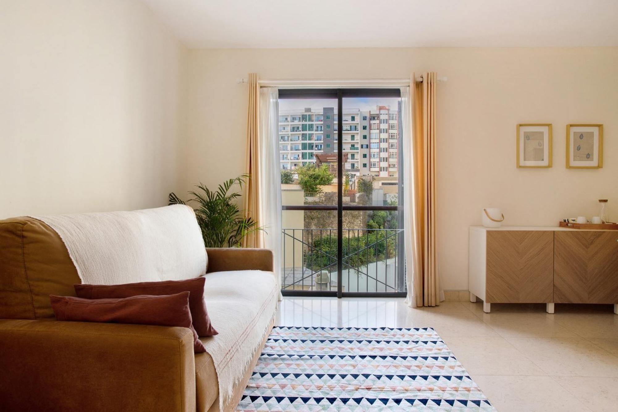 Forum T0 Apartment Funchal (Madeira)