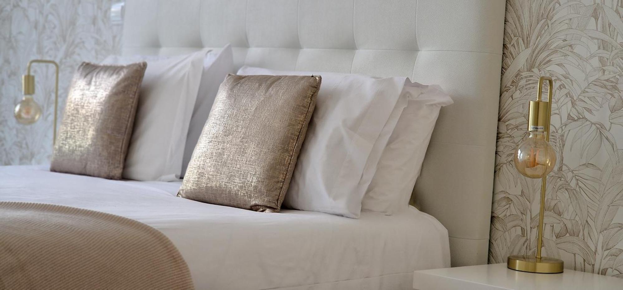 La Vie En Rose@heart Of Apartment