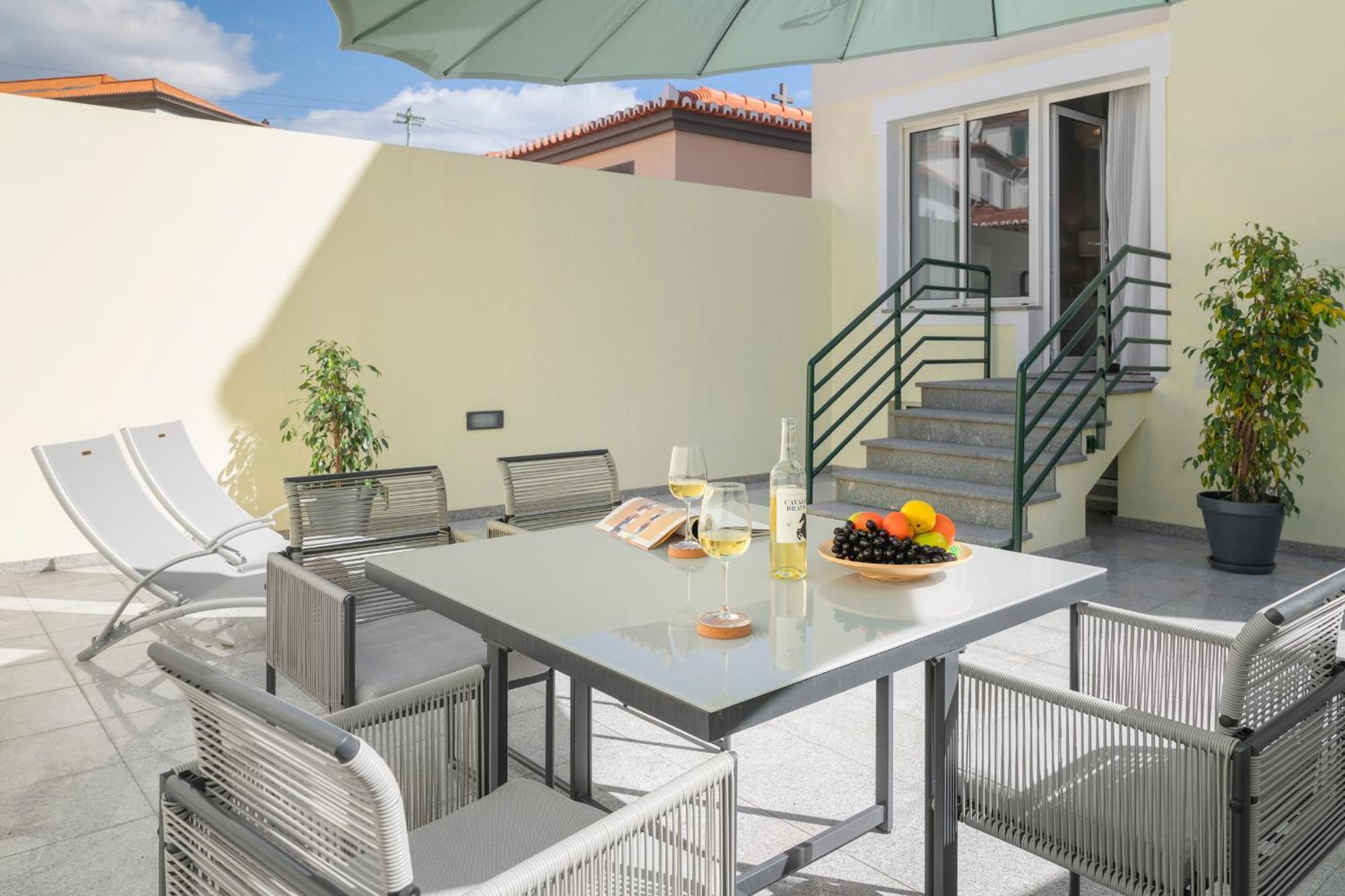 Apartment Do Carmo By An Island *