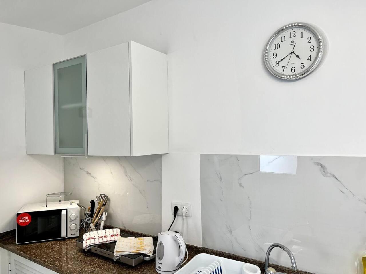 Modern Minimalist With Essential Comfort Apartment *