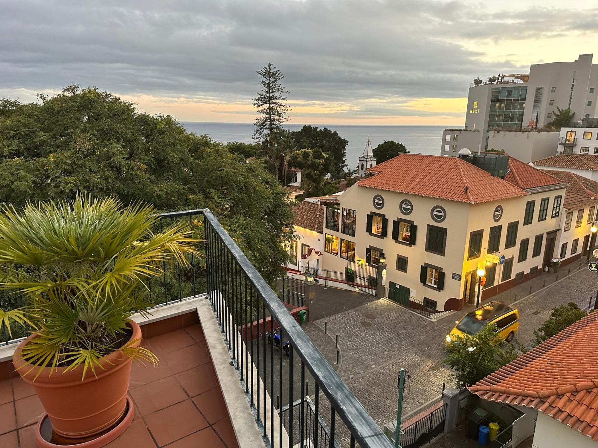 Casino With Sea View Apartment *